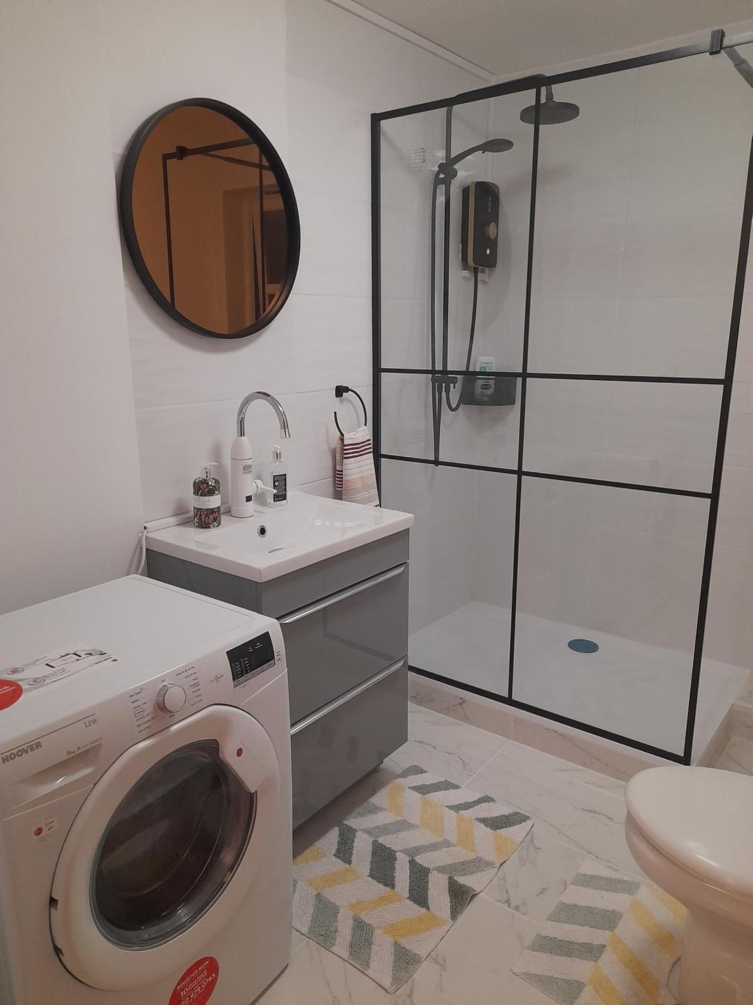 Glastonbury Town Center-Entire Apartment Экстерьер фото
